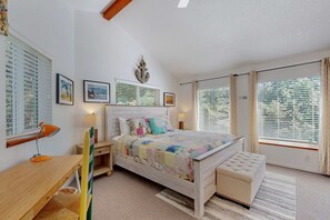 3 habitaciones, escritorio, tabla de planchar con plancha y wifi