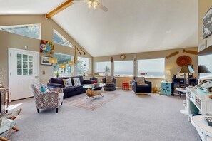TV, video games, DVD player, offices - Family friendly ocean view home with spacious deck walk to beach books and games (Rockaway Beach)