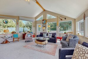 TV, video games, DVD player, offices - Family friendly ocean view home with spacious deck walk to beach books and games (Rockaway Beach)