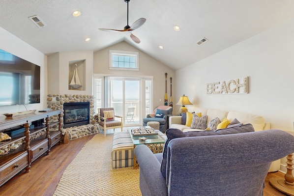 TV, fireplace, offices - Three Story Beach Townhouse with Ocean View Fireplace Gas Grill and Balcony (Rockaway Beach)