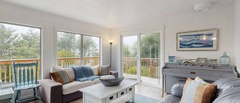 Fernseher, Videospiele, Tischfußball, Arbeitsbereiche