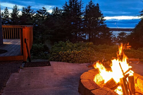 Spacious dog friendly home with ocean views full kitchen washer and dryer