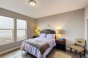 4 bedrooms, iron/ironing board, WiFi, bed sheets