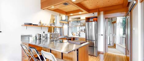 Frigorífic, microones, forn i placa de cuina