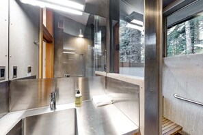 Shower, hair dryer, towels, shampoo - Coleman Creek House with Private Deck Scenic Surrounding Full Kitchen and WiFi (Tillamook)