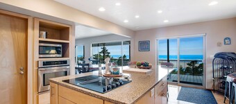 Exquisite Home with Top of the World Views Free WiFi Washer Dryer