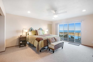 3 bedrooms, desk, iron/ironing board, WiFi