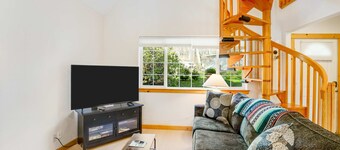 Two story getaway with a washer dryer central AC and WiFi dogs welcome