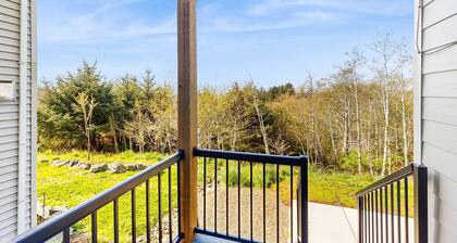 Comfortable home with ocean views with private hot tub deck fireplace WiFi