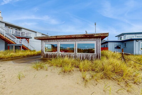 Cozy dog friendly home with ocean views beach access grill and WIFI