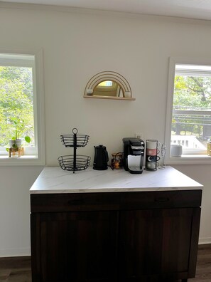 Interior - Charming 3-bedroom house in delightful Ashland for your getaway (Ashland)