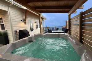Terrace/patio - Family friendly home with ocean views private hot tub foosball table and gas grill (Depoe Bay)