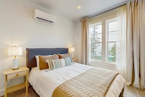 3 Schlafzimmer, Schreibtisch, Bügeleisen/Bügelbrett, WLAN