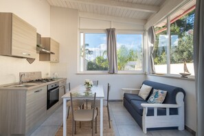 Fridge, oven, stovetop, cookware/dishes/utensils - Elenya Garden Retreat with Private Garden and Air Conditioning (Scala di Furno)