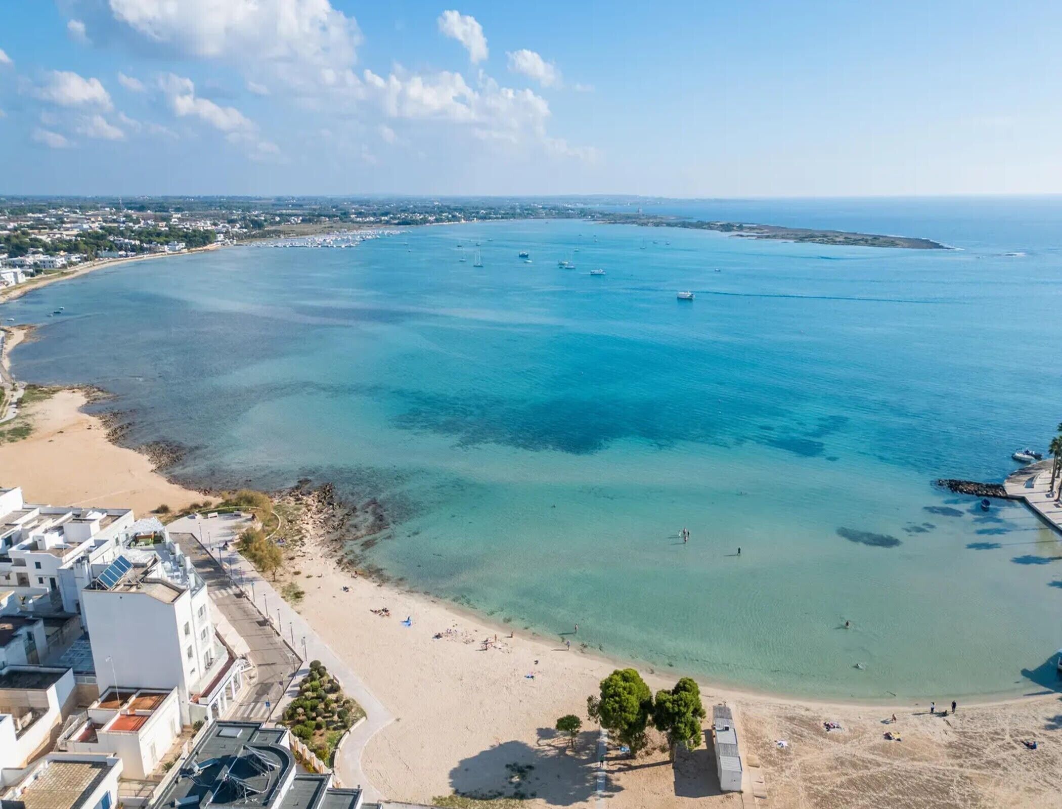 Una spiaggia nelle vicinanze