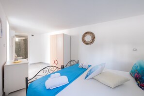 1 soveværelse, sengetøj