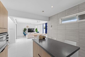 Interior - Villa Santorini – Luxury 4-Bedroom Villa with Pool, Gym & Outdoor Living in Brakkeput, Curaçao (Willemstad)