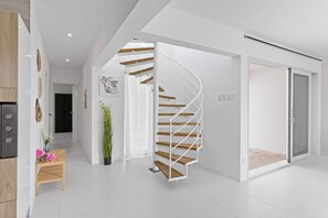 Interior - Villa Santorini – Luxury 4-Bedroom Villa with Pool, Gym & Outdoor Living in Brakkeput, Curaçao (Willemstad)
