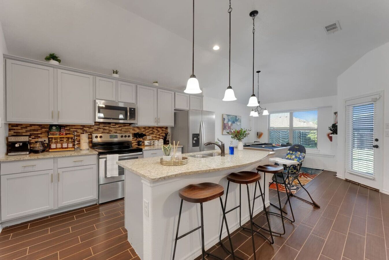 Frigorífic, microones, forn i placa de cuina 