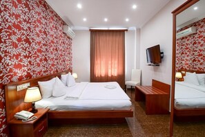 Quarto casal ou duplo standard, vista para o pátio | Cortinas blackout, Wi-Fi de cortesia