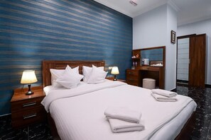 Estúdio família | Cortinas blackout, Wi-Fi de cortesia