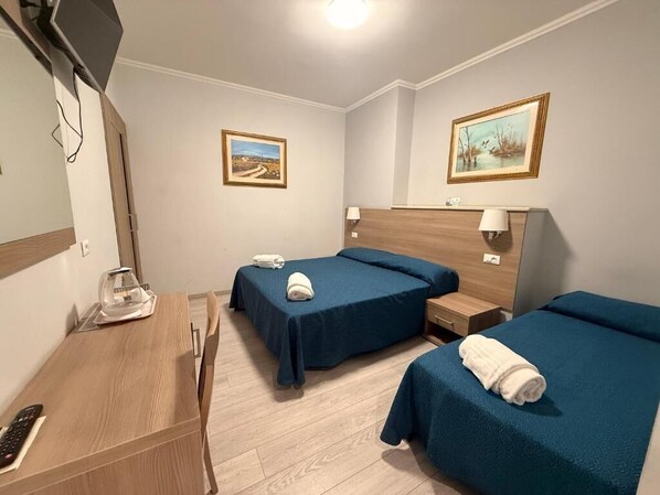 WiFi, bed sheets - Coral Accommodation (Roma)