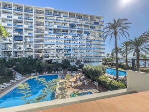 Pool - Skol 129 - Bright Renovated Beachfront Studio with Seaside Views (Marbella)