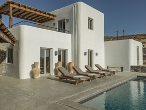 Outdoor pool - Casa Botanica · Thyme (Antiparos)
