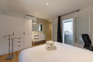 Fer et planche à repasser, Wi-Fi gratuit, draps fournis