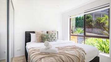 Desk, free WiFi, bed sheets