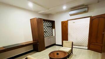 Double or Twin Room, Balcony, City View | Champagne service