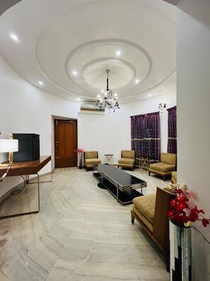 Double or Twin Room, Balcony, City View | Champagne service