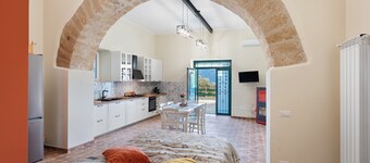 Holiday Home 'La Casa di Paddington' with Private Pool, Wi-Fi & Air Conditioning