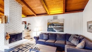 Télévision, cheminée, chaßne hi-fi, espaces bureaux