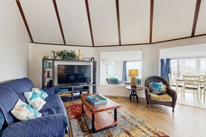 TV, fireplace, DVD player, stereo