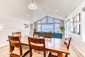 Dining - Oceanfront dog friendly home with hot tub and huge view steps to beach access (Lincoln City)