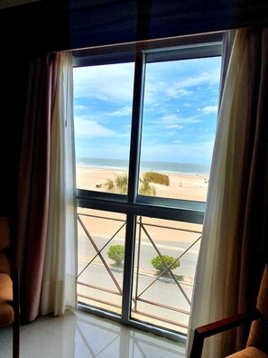 إطلالة على الشارع من المنشأة