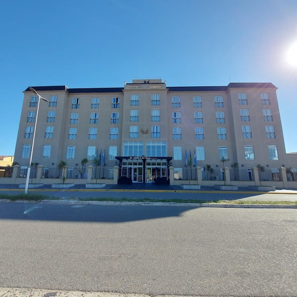 Front of property - Hotel El Aguila del Tuyu (San Clemente)