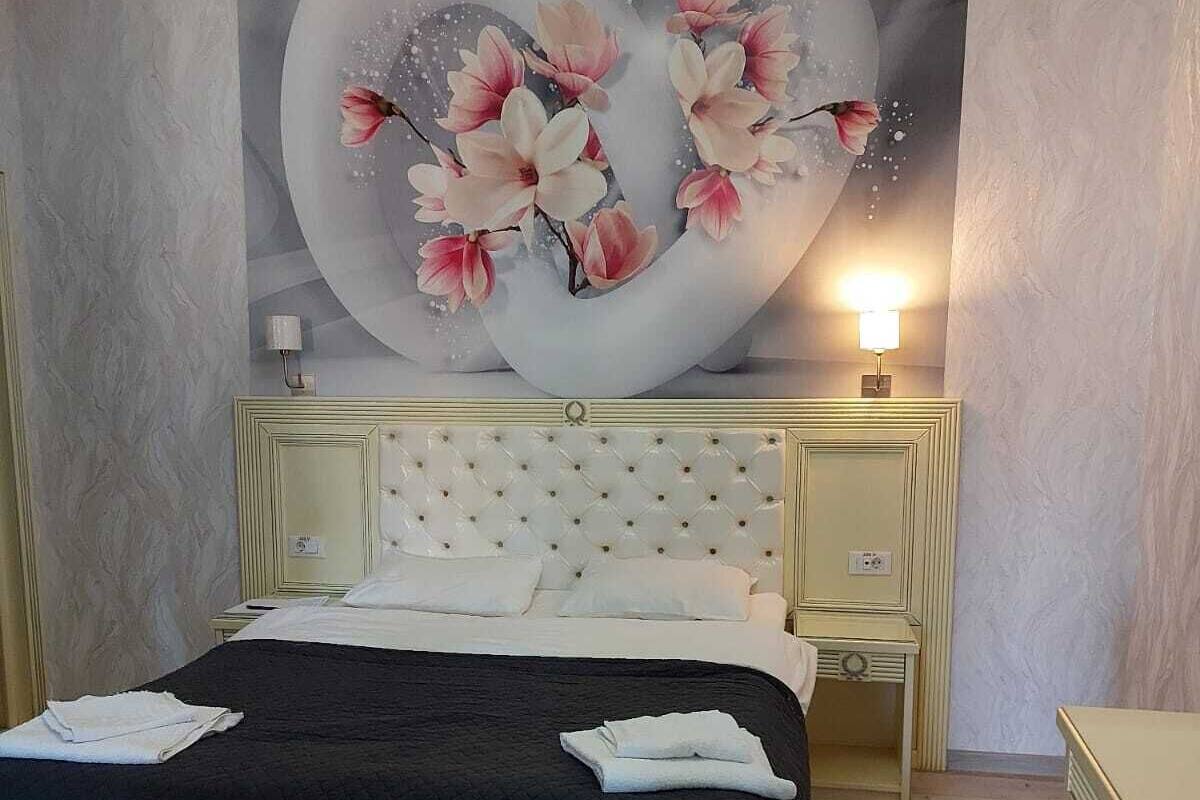 Comfort Double Room, Balcony | In-room safe, iron/ironing board, free WiFi