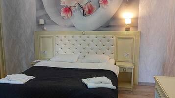 Comfort Double Room, Balcony | In-room safe, iron/ironing board, free WiFi