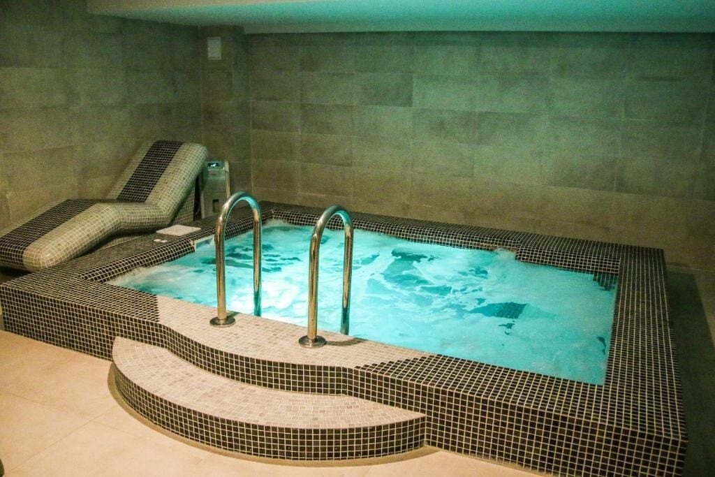 Bañera de hidromasaje privada