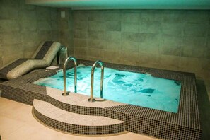Private spa tub - Carol Boutique (Bucharest)