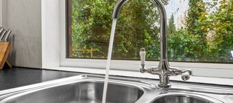 Premium Failsworth Stay - Sleeps up to 14!