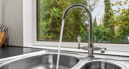 Premium Failsworth Stay - Sleeps up to 14!