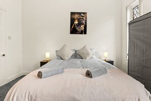 4 室のベッドルーム、アイロン / アイロン台、WiFi (無料)、ベッドシーツ