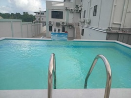 5 outdoor pools