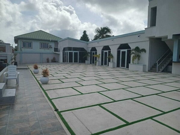 المنشأة من الخارج