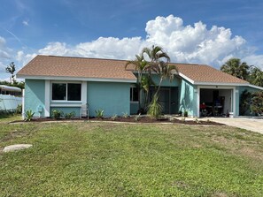 Exterior - Private 3-BR/2-BA House w/fenced in back yard (Port Charlotte)
