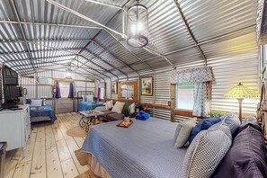 1 bedroom, internet, bed sheets