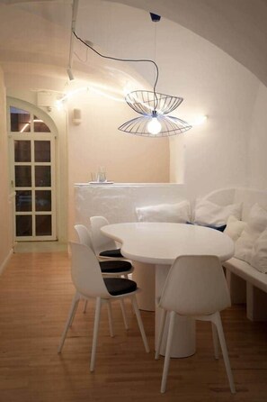 Dining - City Center Apartment with Private Terrace (Wien)
